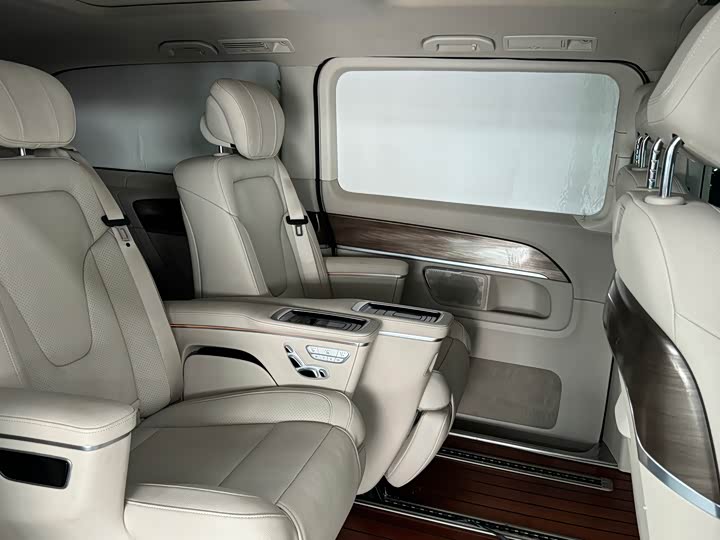 Фото 8 - Mercedes-Benz V-Class