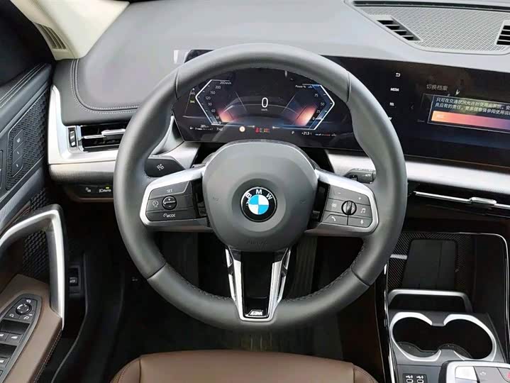 Фото 8 - BMW X1