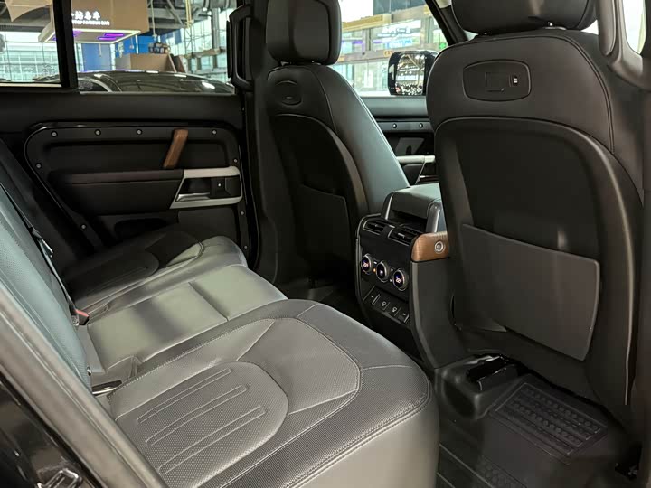 Фото 11 - Land Rover Defender