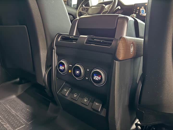 Фото 19 - Land Rover Defender