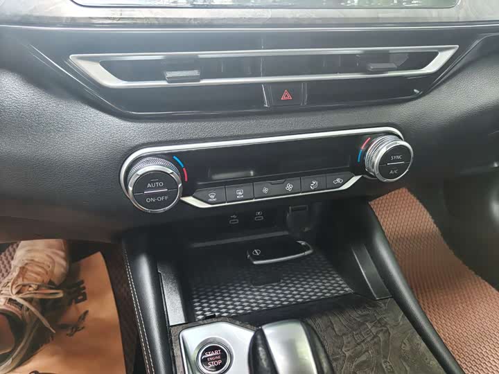 Фото 15 - Nissan Teana