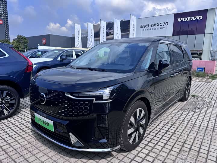 Фото 1 - Volvo EM90