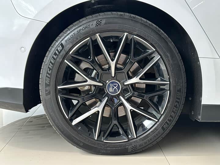 Фото 10 - BYD Han