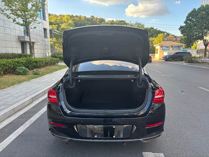 Фото 31 - Hongqi H5