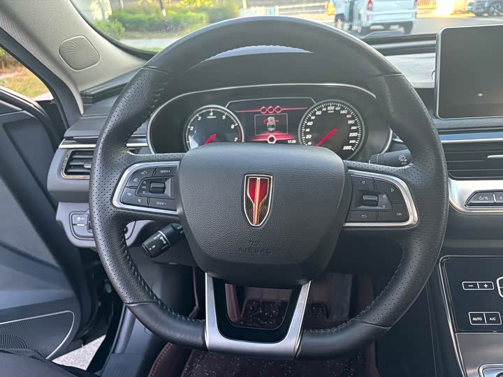 Фото 33 - Hongqi H5