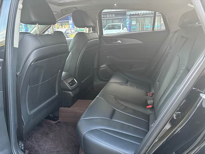 Фото 6 - Hongqi H5