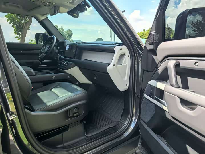 Фото 16 - Land Rover Defender