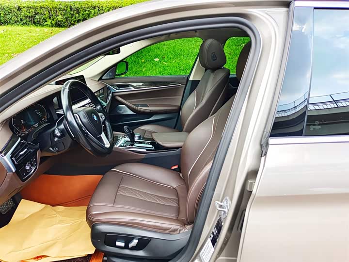 Фото 10 - BMW 5 Series