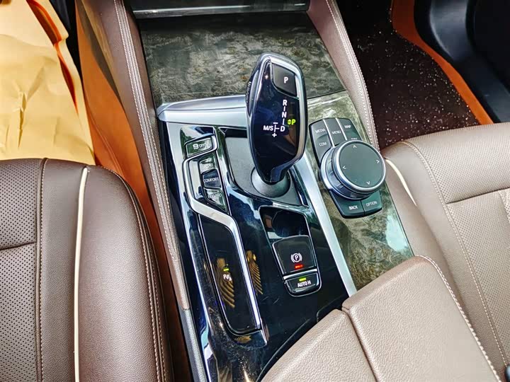 Фото 14 - BMW 5 Series