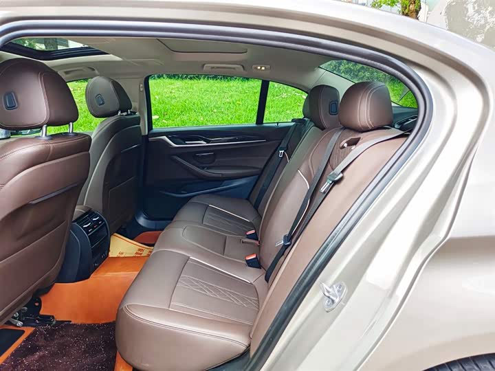 Фото 15 - BMW 5 Series