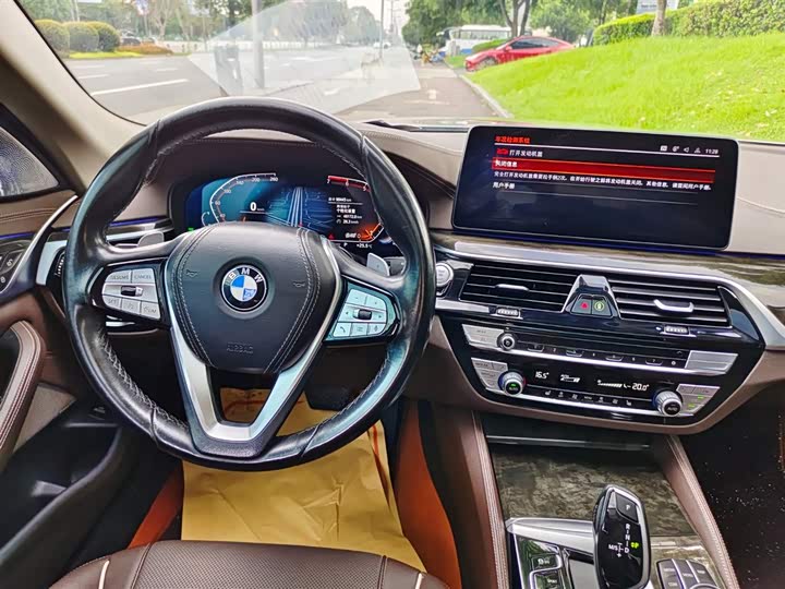 Фото 16 - BMW 5 Series