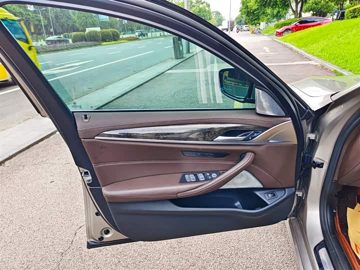 Фото 6 - BMW 5 Series