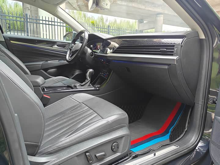 Фото 10 - Volkswagen Passat