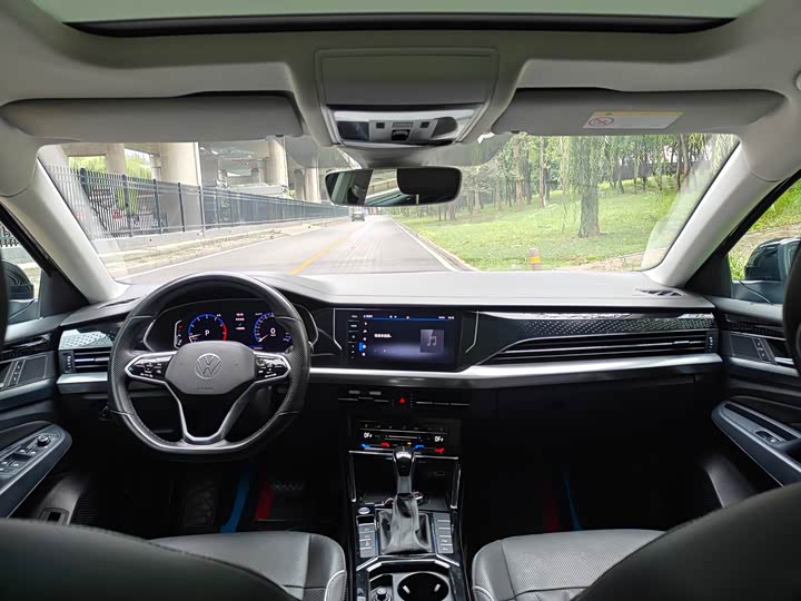 Фото 12 - Volkswagen Passat