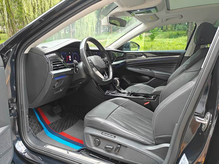 Фото 8 - Volkswagen Passat