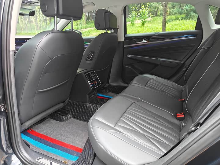 Фото 9 - Volkswagen Passat