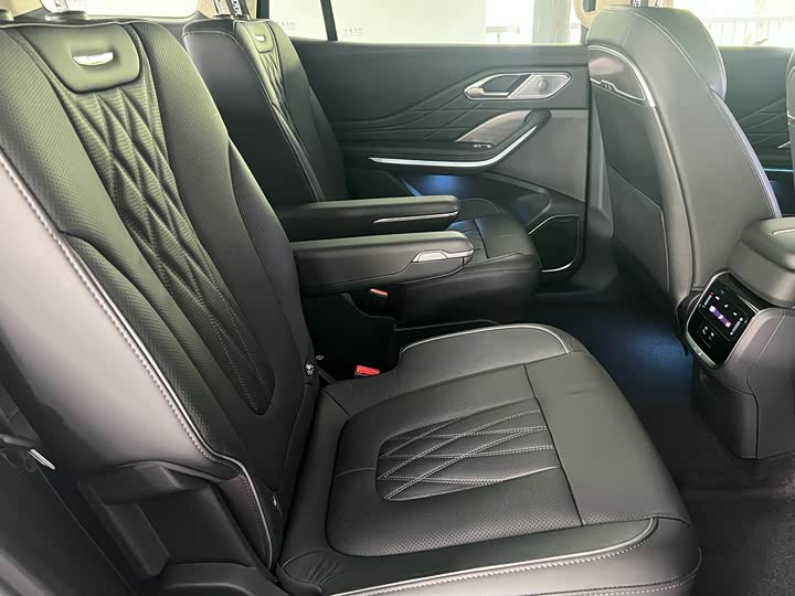 Фото 14 - Hongqi HS7 Hybrid