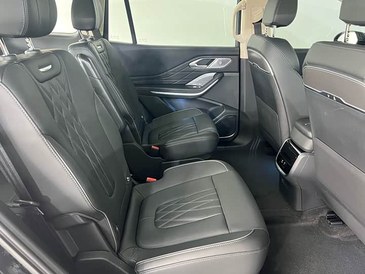 Фото 15 - Hongqi HS7 Hybrid