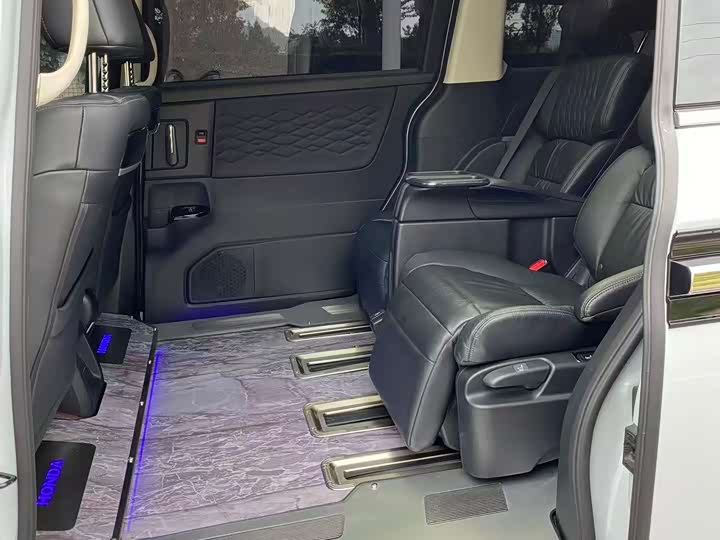 Фото 8 - Honda Elysion