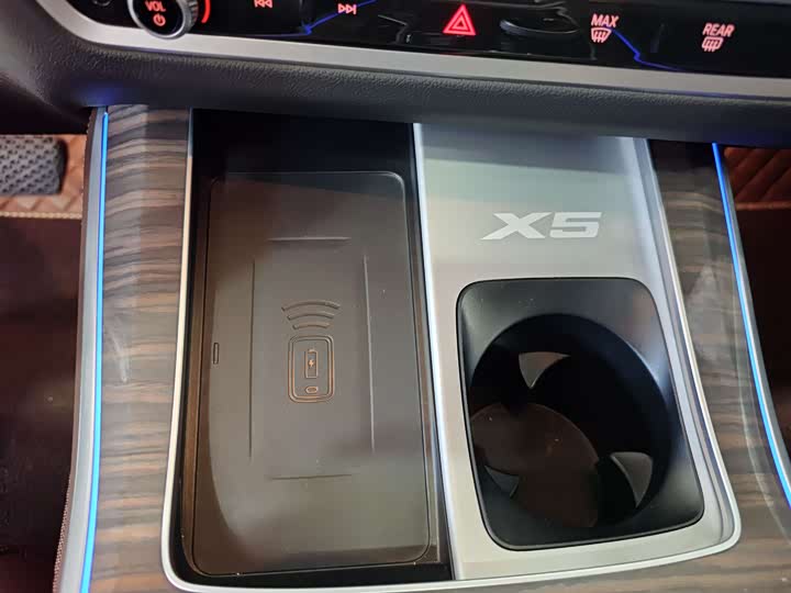 Фото 18 - BMW X5