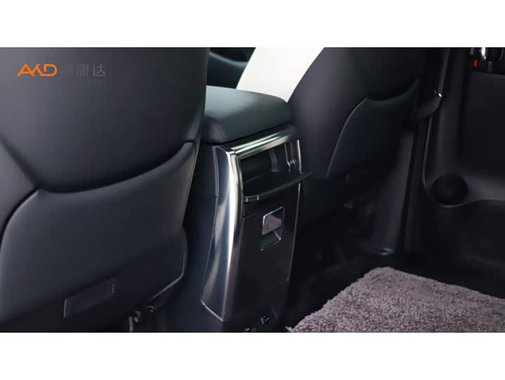 Фото 10 - Lexus LM