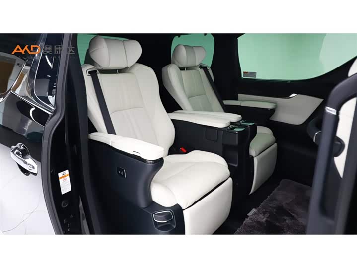 Фото 8 - Lexus LM