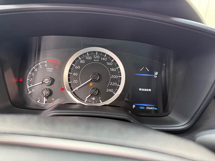 Фото 11 - Toyota Corolla