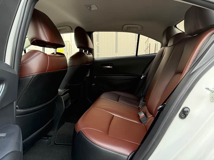 Фото 12 - Toyota Corolla