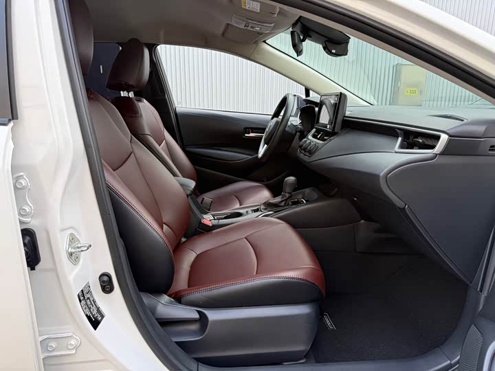 Фото 14 - Toyota Corolla