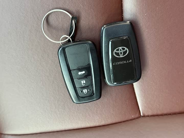 Фото 16 - Toyota Corolla