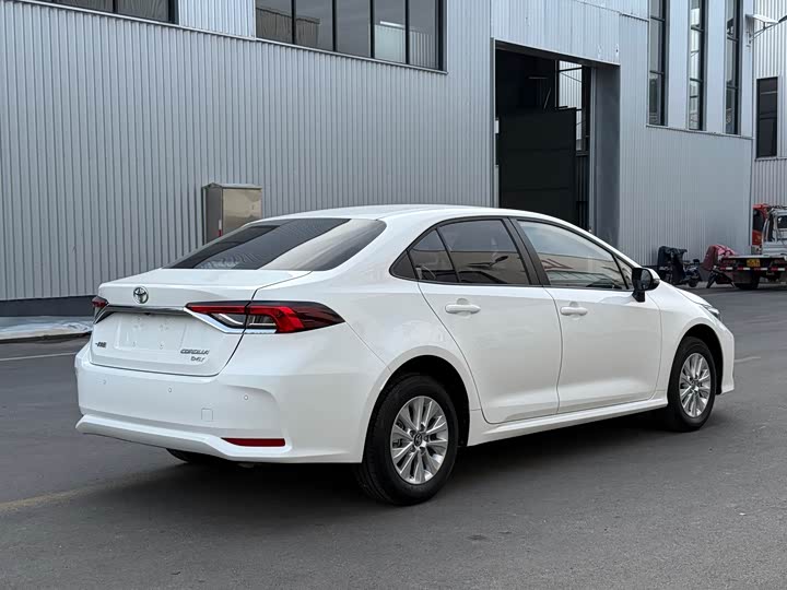 Фото 4 - Toyota Corolla