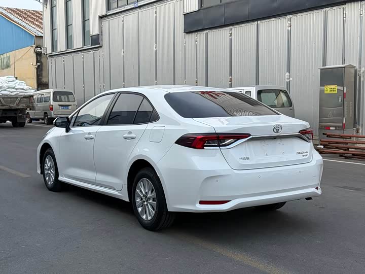 Фото 6 - Toyota Corolla