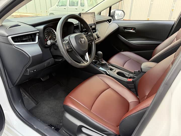 Фото 9 - Toyota Corolla