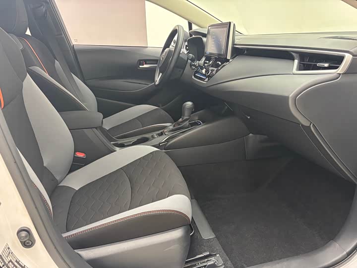 Фото 13 - Toyota Corolla