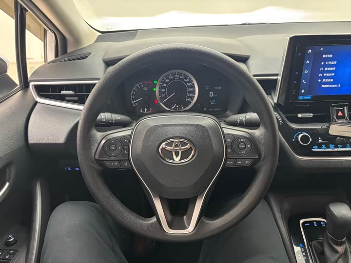 Фото 15 - Toyota Corolla