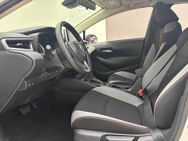 Фото 7 - Toyota Corolla