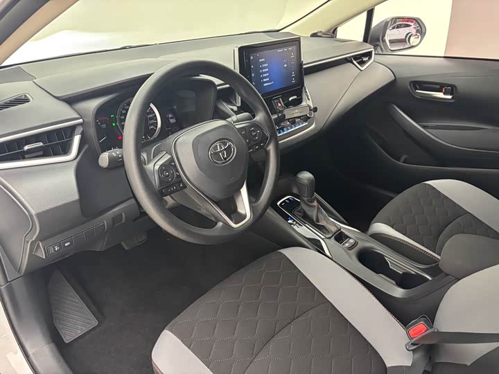 Фото 8 - Toyota Corolla