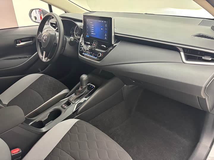 Фото 9 - Toyota Corolla