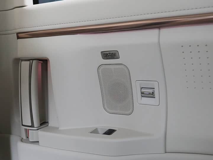 Фото 22 - Lexus LM