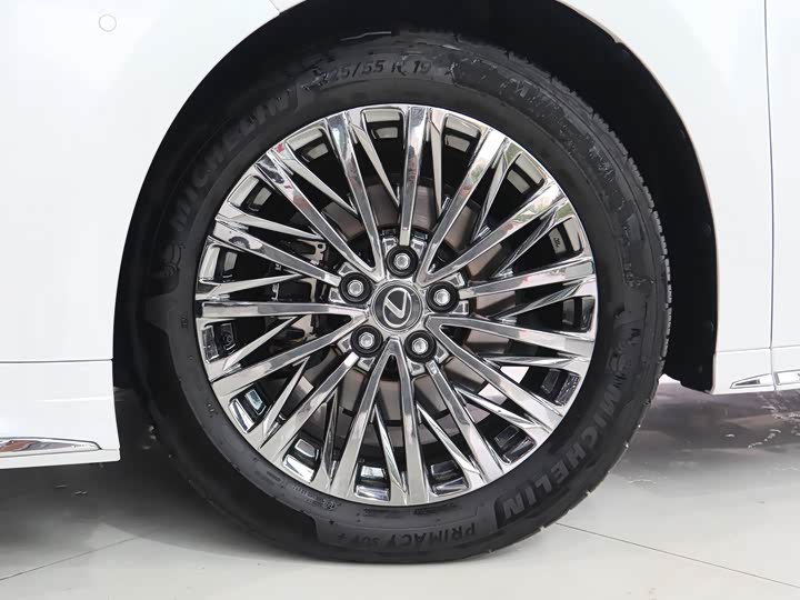 Фото 5 - Lexus LM