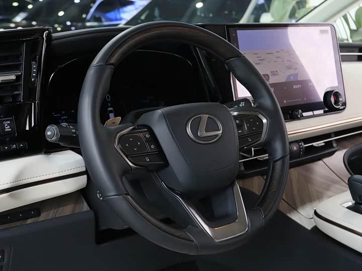 Фото 8 - Lexus LM