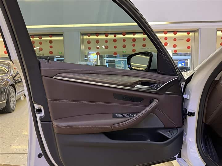 Фото 16 - BMW 5 Series