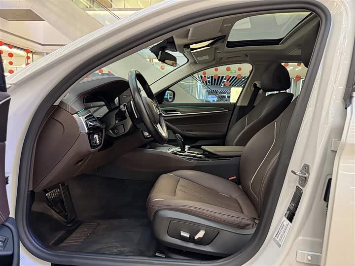 Фото 17 - BMW 5 Series