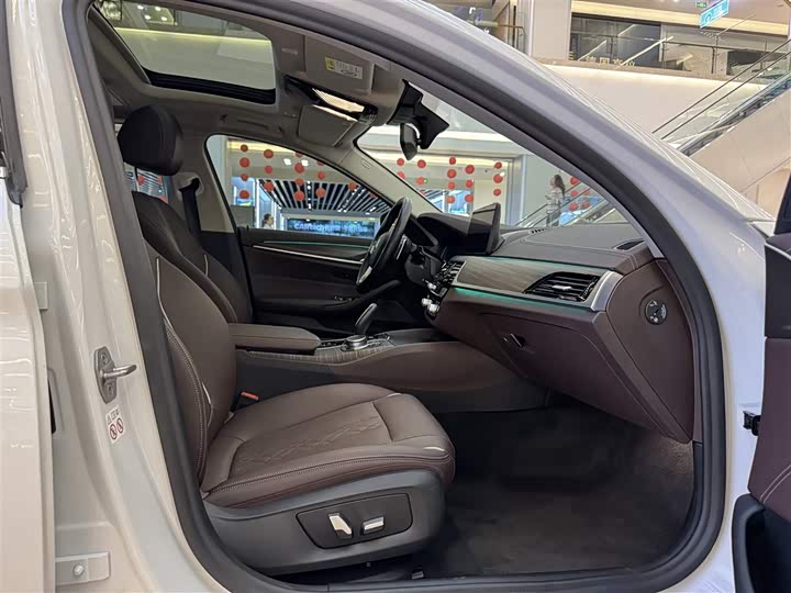 Фото 18 - BMW 5 Series