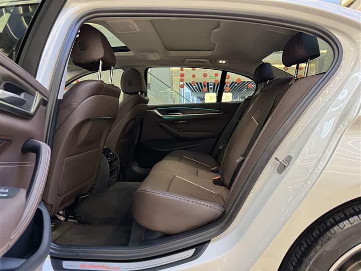 Фото 19 - BMW 5 Series