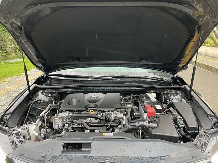 Фото 15 - Toyota Camry