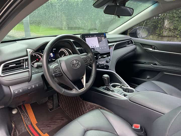 Фото 16 - Toyota Camry