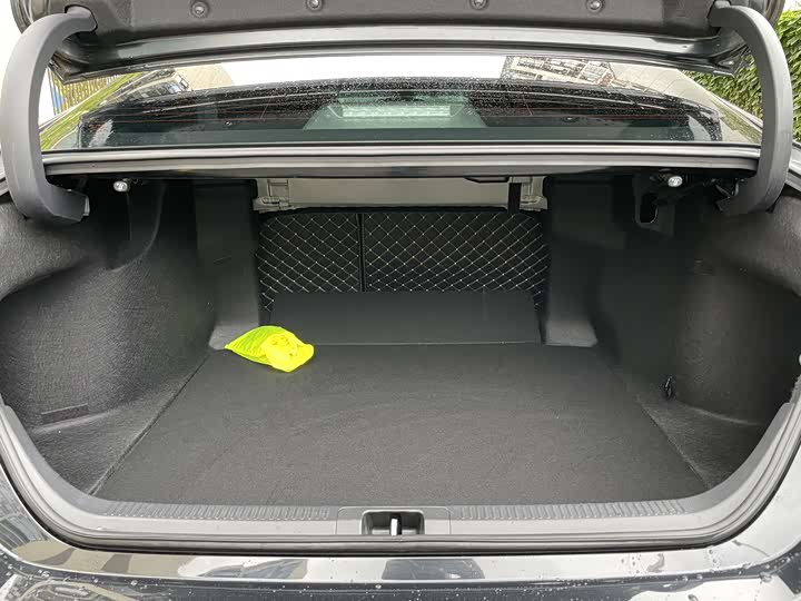 Фото 19 - Toyota Camry