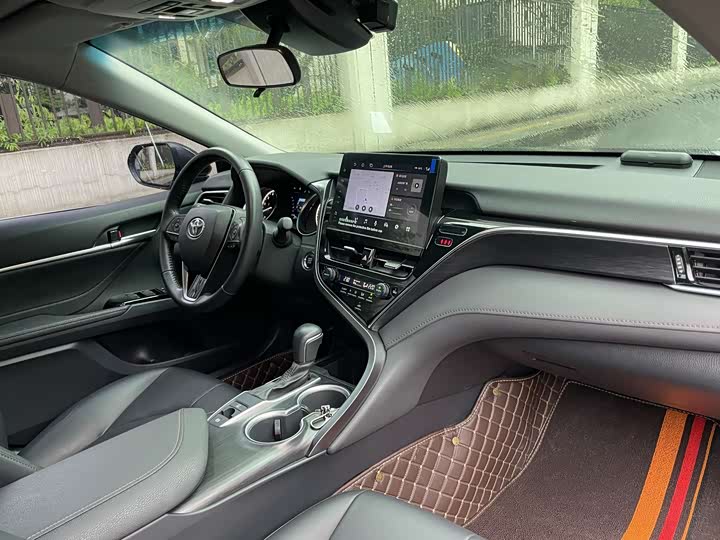 Фото 20 - Toyota Camry