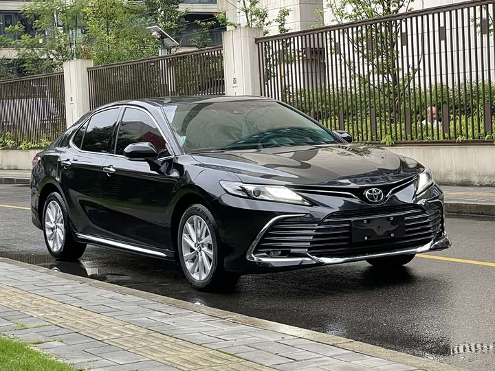 Фото 3 - Toyota Camry